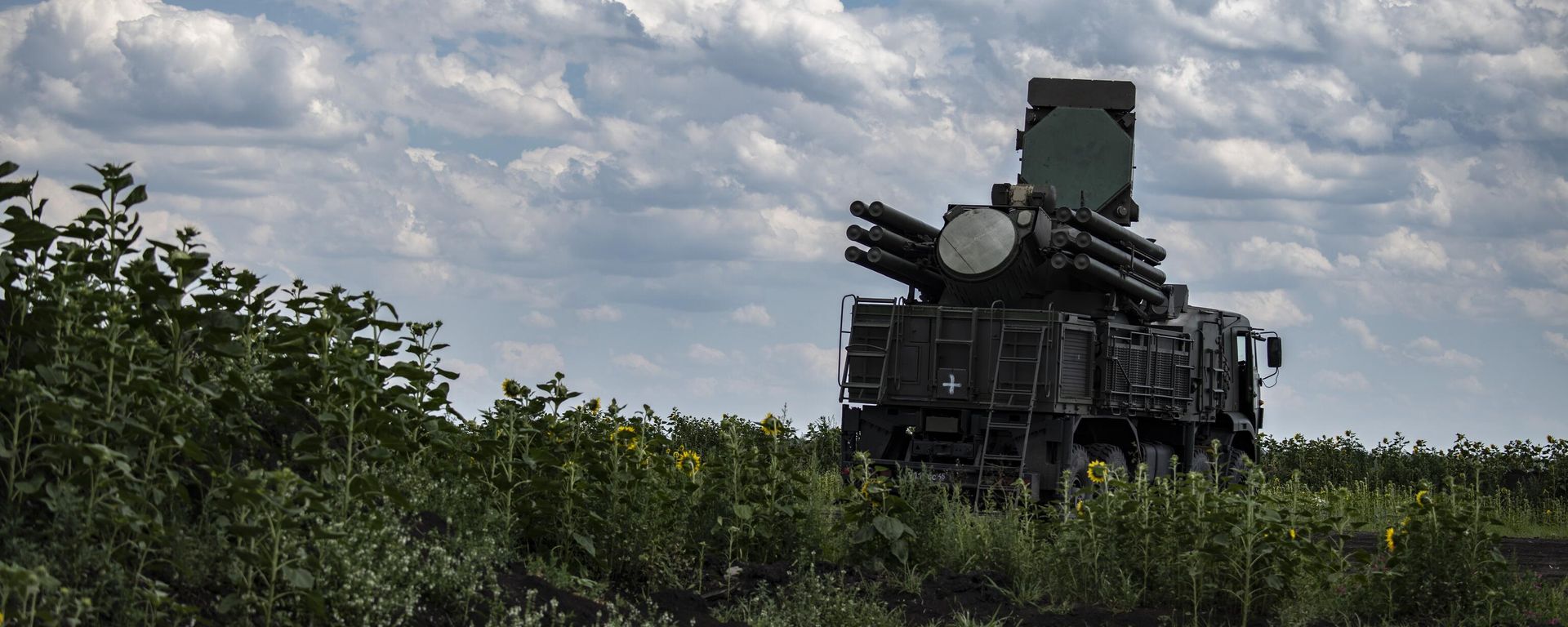 Тổ hợp tên lửa kết hợp pháo phòng không Pantsir-S - Sputnik Việt Nam, 1920, 20.08.2026