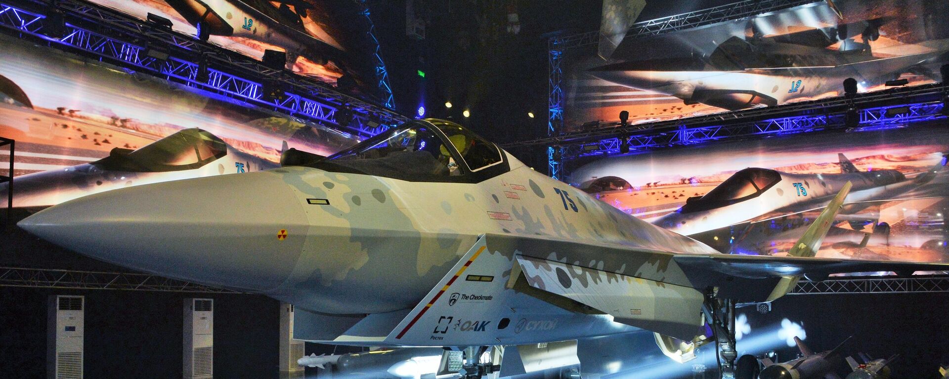 Máy bay chiến đấu hạng nhẹ một động cơ Su-75 (Checkmate) thế hệ thứ 5 - Sputnik Việt Nam, 1920, 19.11.2025