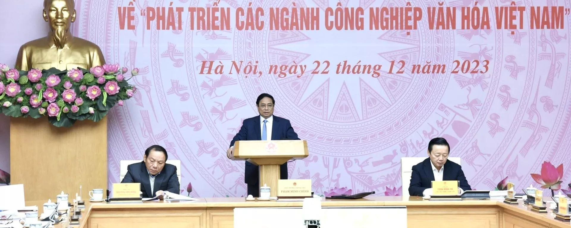 Thủ tướng chủ trì hội nghị về phát triển các ngành công nghiệp văn hoá Việt Nam Thủ tướng chủ trì hội nghị về phát triển các ngành công nghiệp văn hoá Việt Nam - Sputnik Việt Nam, 1920, 22.12.2023