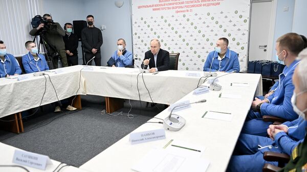 Tổng thống Nga V. Putin đến thăm bệnh viện mang tên ông. A. A. Vishnevsky Bộ Quốc phòng Liên bang Nga - Sputnik Việt Nam