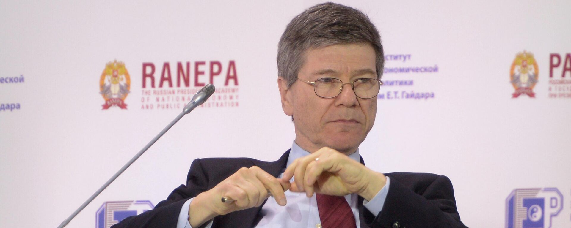 Nhà kinh tế học nổi tiếng người Mỹ Jeffrey Sachs - Sputnik Việt Nam, 1920, 11.04.2025