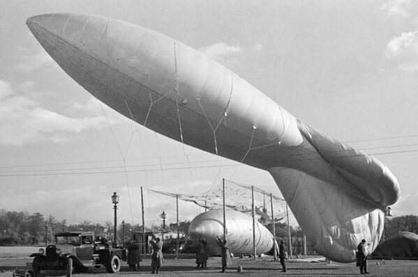 Bóng thám không trên đường phố đô thị, tháng 10 năm 1941 - Sputnik Việt Nam