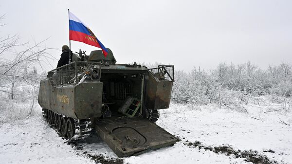 Xe bọc thép chở quân M113 của Mỹ thuộc lữ đoàn cơ giới riêng biệt số 110 của Lực lượng vũ trang Ukraina, bị chiếm gần Artemovsk - Sputnik Việt Nam