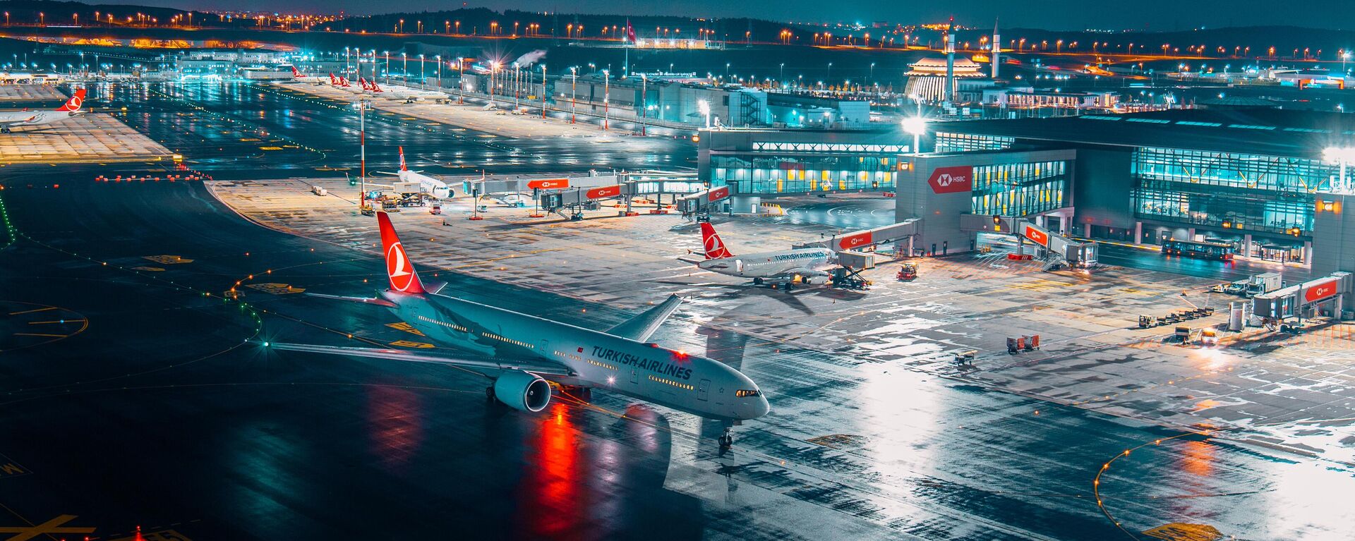 Máy bay Boeing 777 của Turkish Airlines chuẩn bị cho chuyến bay đêm, sân bay ở Istanbul, Thổ Nhĩ Kỳ - Sputnik Việt Nam, 1920, 04.08.2024