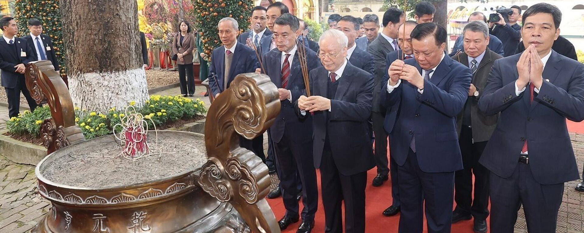 Tổng Bí thư Nguyễn Phú Trọng dâng hương tại Điện Kính Thiên, Khu di tích Hoàng thành Thăng Long-Di sản văn hóa thế giới

 - Sputnik Việt Nam, 1920, 13.02.2024