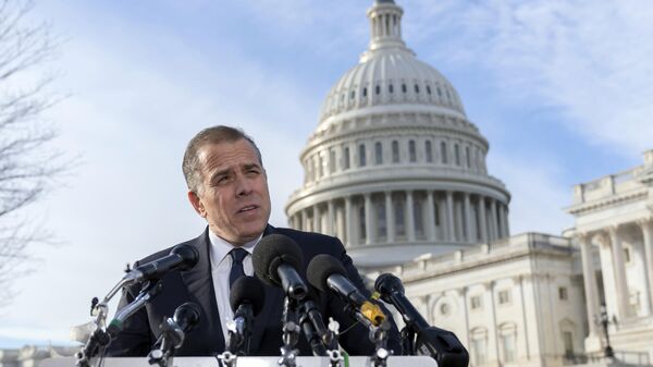 Hunter Biden, con trai Tổng thống Joe Biden, nói chuyện với các phóng viên tại Điện Capitol Hoa Kỳ - Sputnik Việt Nam