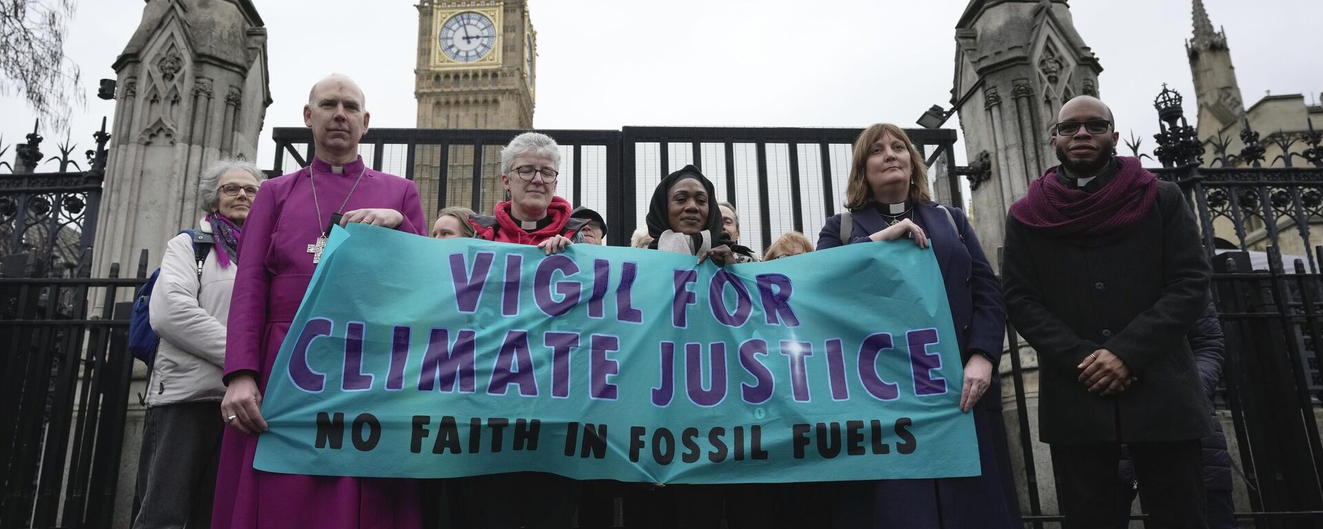 Hàng trăm Kitô hữu bắt đầu cuộc biểu tình ôn hoà, cầu nguyện bên ngoài Quốc hội Anh - Sputnik Việt Nam, 1920, 15.02.2024