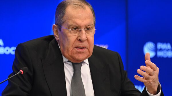 Ngoại trưởng Nga Sergei Lavrov tham gia hội thảo Euromaidan: Thập kỷ mất mát của Ukraine tại Trung tâm Báo chí Đa phương tiện Quốc tế Rossiya Segodnya ở Moscow. - Sputnik Việt Nam