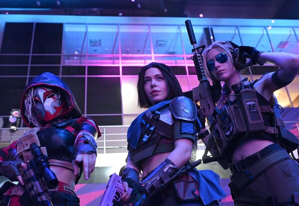 Những cosplayer (người hoá thân vào nhân vật) trò chơi Warface + Lasertag tại &quot;Thế vận hội tương lai&quot; ở Kazan - Sputnik Việt Nam