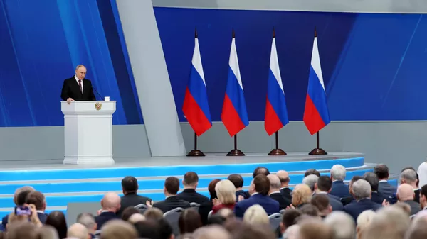 Ngày 29 tháng 2 năm 2024. Tổng thống Nga Vladimir Putin đang đọc bản Thông điệp gửi tới Quốc hội Liên bang. Ngày 29 tháng 2 năm 2024. Tổng thống Nga Vladimir Putin đang đọc bản Thông điệp gửi tới Quốc hội Liên bang. - Sputnik Việt Nam