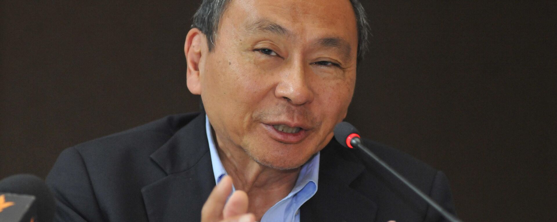 Triết gia, nhà khoa học chính trị, nhà kinh tế chính trị người Mỹ Francis Fukuyama trong cuộc họp báo ở Lvov - Sputnik Việt Nam, 1920, 03.03.2024