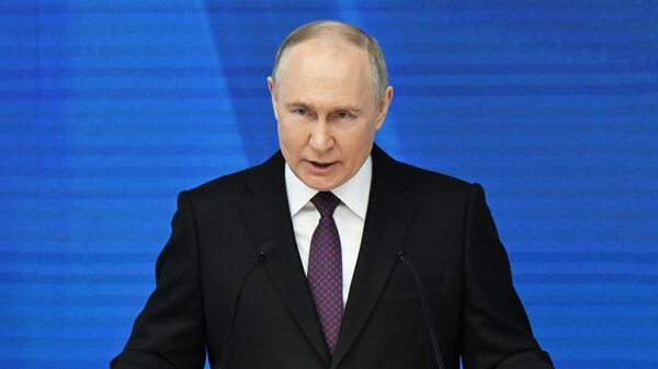 Ngày 29 tháng 2 năm 2024. Tổng thống Nga Vladimir Putin đang đọc bản Thông điệp gửi tới Quốc hội Liên bang. - Sputnik Việt Nam