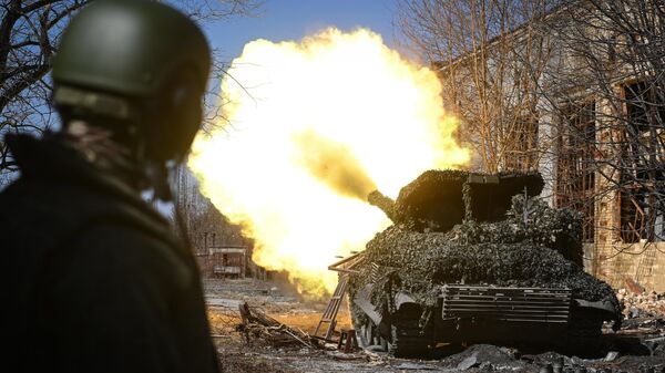 Xe tăng T-72 nhóm quân Trung tâm hoạt động chiến đấu theo hướng Avdeevka trong chiến dịch quân sự đặc biệt - Sputnik Việt Nam