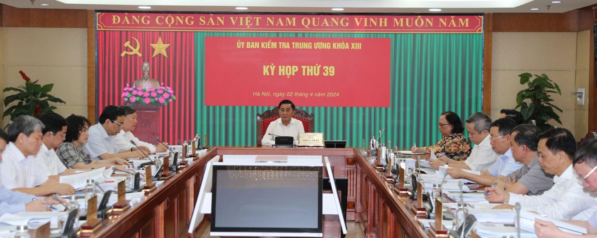 Trong các ngày 02 và 03/4/2024, tại Hà Nội, Ủy ban Kiểm tra Trung ương đã họp Kỳ thứ 39. Đồng chí Trần Cẩm Tú, Ủy viên Bộ Chính trị, Bí thư Trung ương Đảng, Chủ nhiệm Ủy ban Kiểm tra Trung ương chủ trì Kỳ họp.  - Sputnik Việt Nam, 1920, 03.04.2024