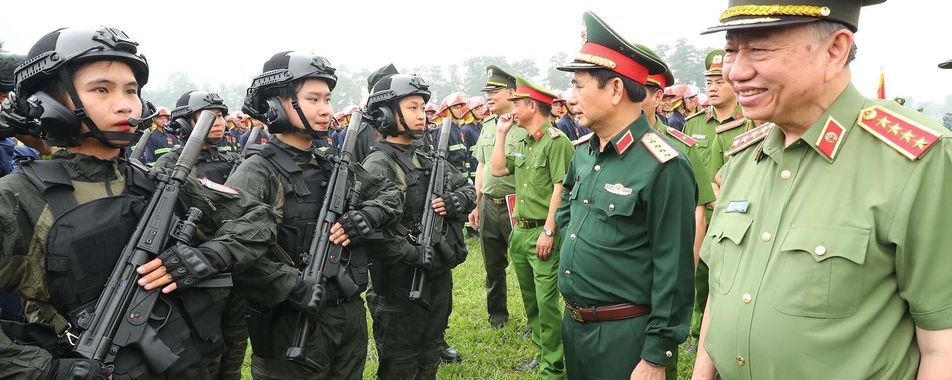 Đại tướng Phan Văn Giang, Bộ trưởng Bộ Quốc phòng và Đại tướng Tô Lâm, Bộ trưởng Bộ Công an thăm hỏi, động viên các lực lượng tham gia hợp luyện. - Sputnik Việt Nam, 1920, 04.04.2024