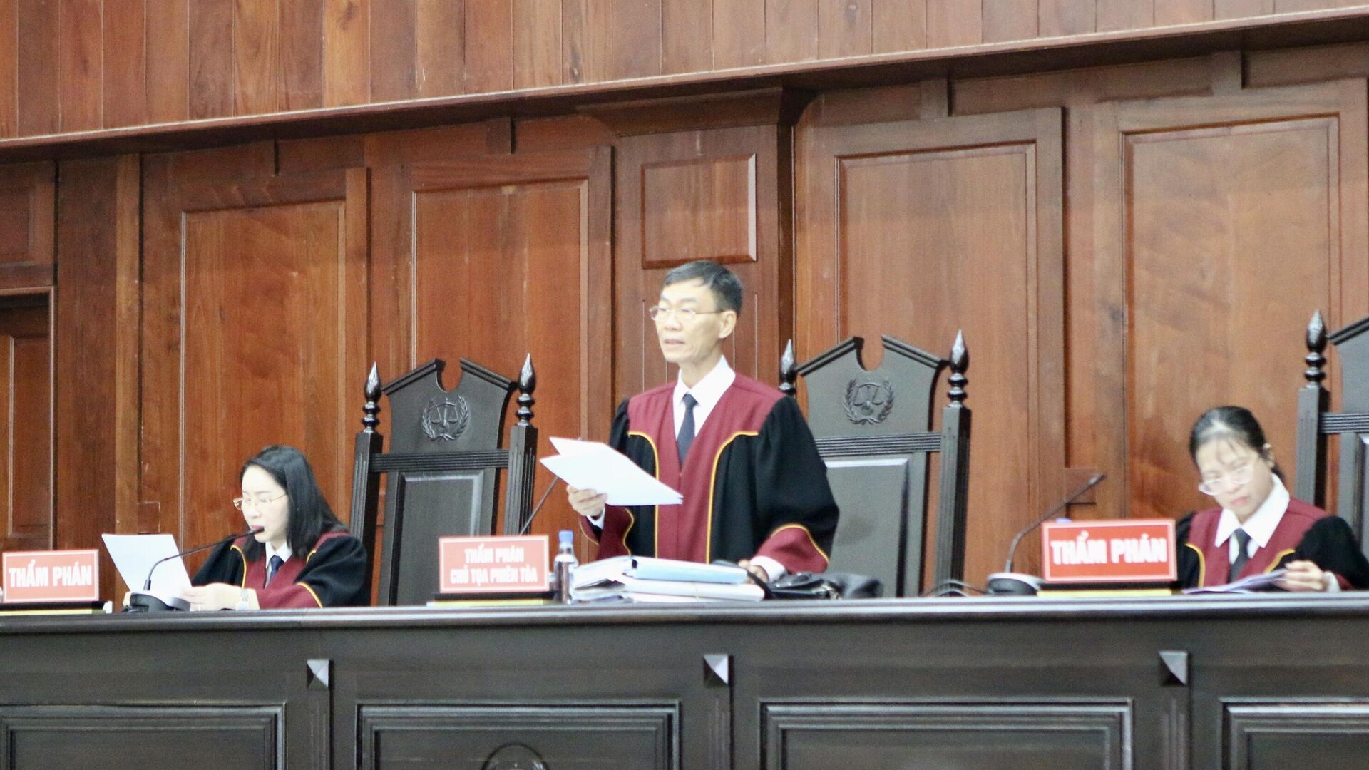 Tòa án nhân dân tối cao tại Thành phố Hồ Chí Minh xét xử phúc thẩm vụ án  liên quan đến bà Nguyễn Phương Hằng - Sputnik Việt Nam, 1920, 04.04.2024