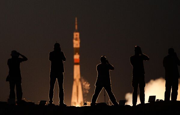 Phóng tàu vũ trụ có người lái Soyuz MS-05 từ sân bay vũ trụ Baikonur - Sputnik Việt Nam