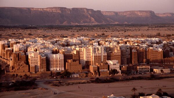 Quang cảnh các tòa nhà chọc trời ở thành phố Shibam của Yemen - Sputnik Việt Nam