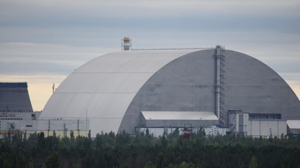 Lớp vỏ mới trên lò phản ứng thứ 4 đã bị phá hủy của nhà máy điện hạt nhân Chernobyl  - Sputnik Việt Nam