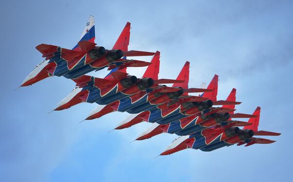 Phi đội thuật lái &quot;Strizhi&quot; (Cánh én) trên máy bay chiến đấu MiG-29 tại Diễn đàn Kỹ thuật Quân sự Quốc tế lần thứ IV &quot;Army-2018&quot; - Sputnik Việt Nam