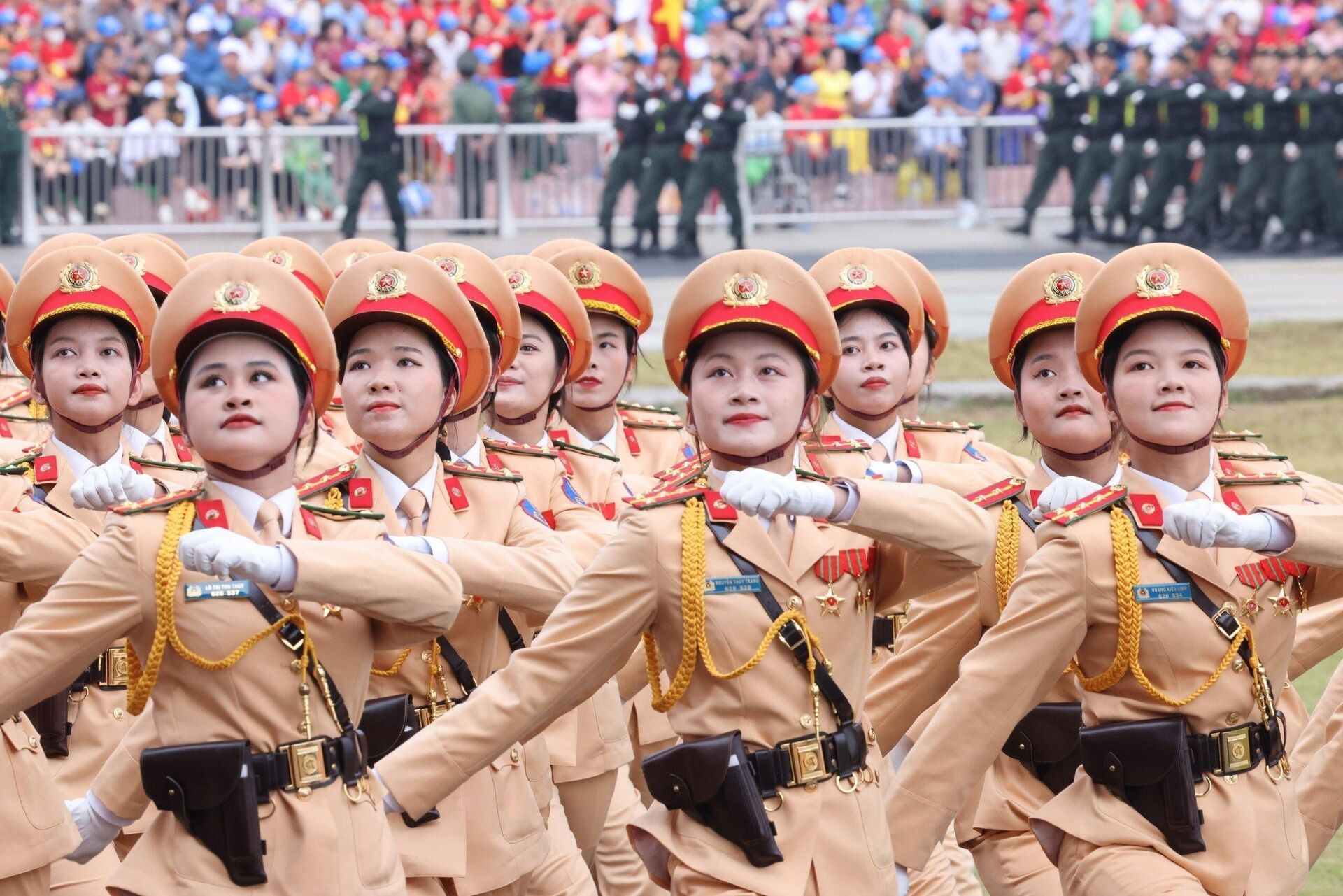 Khối nữ sĩ quan Cảnh sát gia thông diễu binh - Sputnik Việt Nam, 1920, 07.05.2024