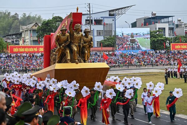 Mô hình «Trận chiến Điện Biên Phủ» trưng bày nhân kỷ niệm 70 năm chiến thắng Điện Biên Phủ, Việt Nam - Sputnik Việt Nam