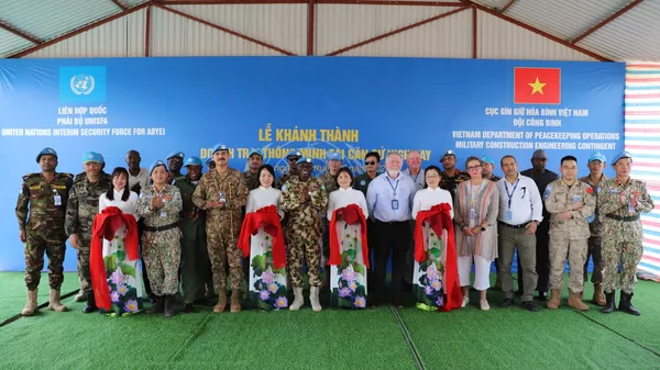 Đại biểu cắt băng khánh thành Doanh trại thông minh - Sputnik Việt Nam