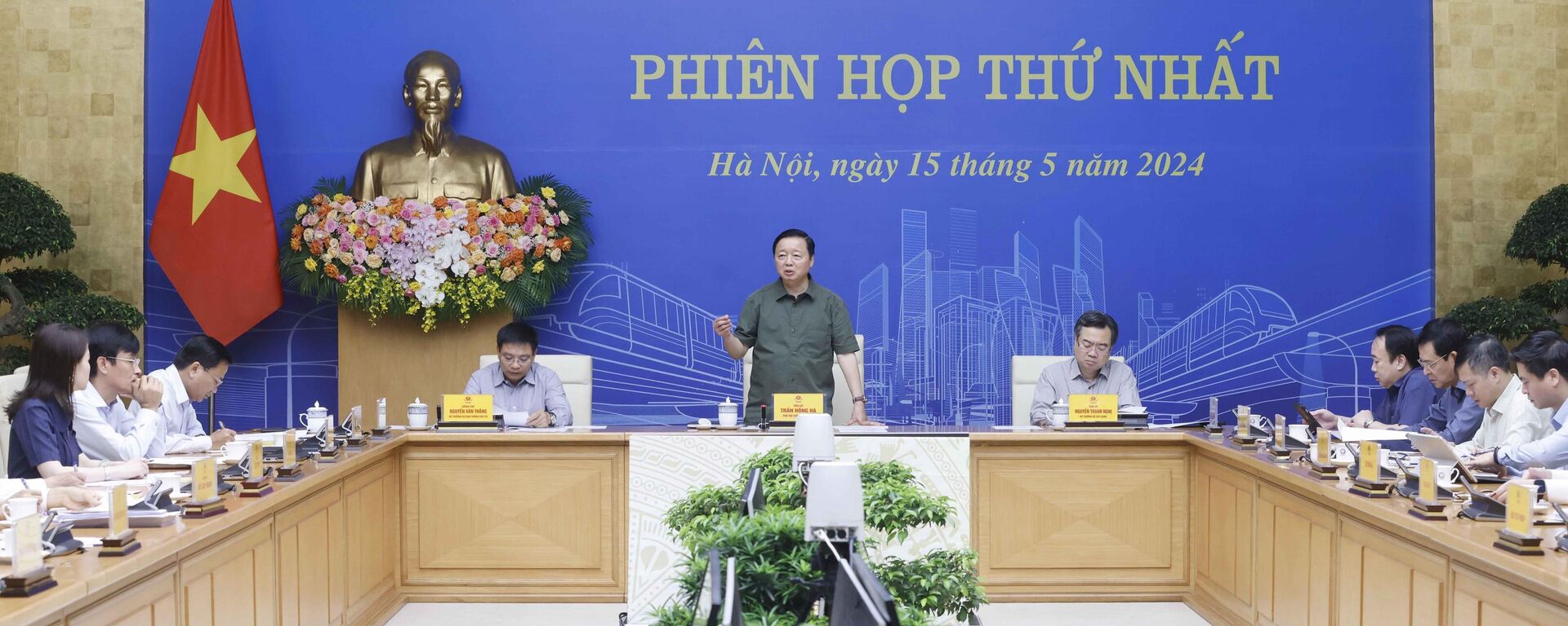 Phó Thủ tướng Trần Hồng Hà, Tổ trưởng Tổ công tác giúp việc Ban Chỉ đạo phát biểu.  - Sputnik Việt Nam, 1920, 15.05.2024