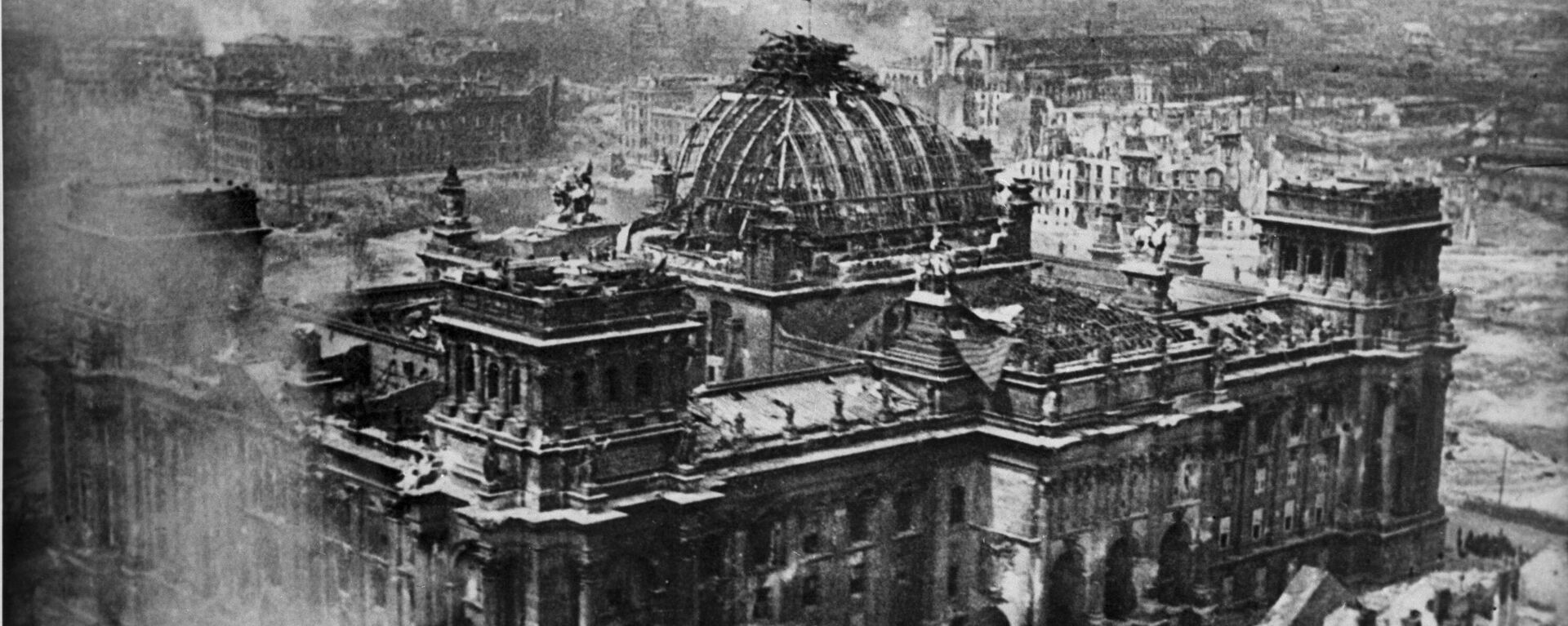 Biểu ngữ chiến thắng trên Reichstag - Sputnik Việt Nam, 1920, 23.05.2024