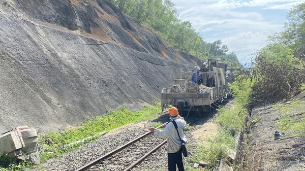 An toàn giao thông: Phú Yên khẩn trương khắc phục sự cố sạt lở hầm đường sắt Chí Thạnh  - Sputnik Việt Nam