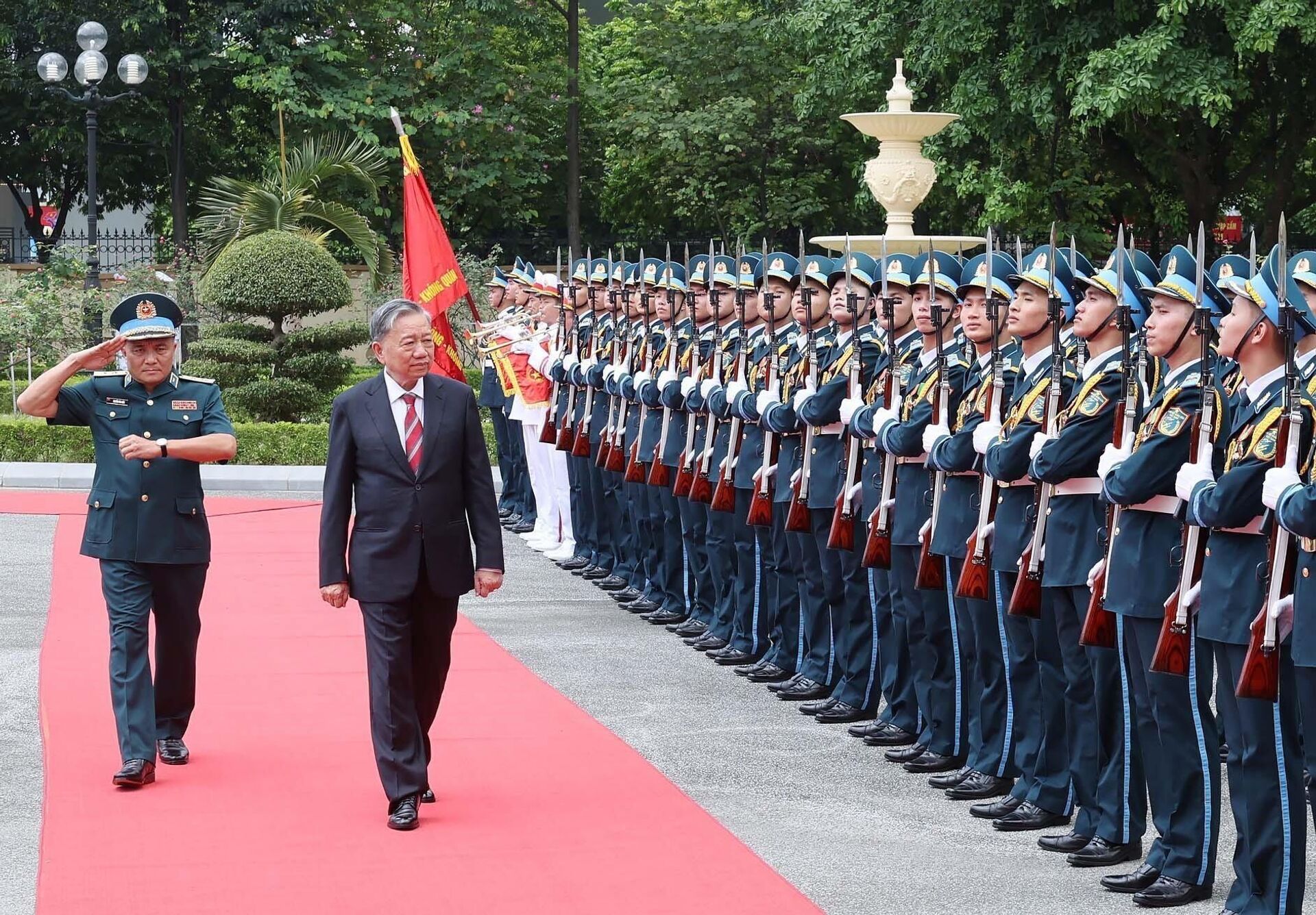 Chủ tịch nước Tô Lâm thăm và làm việc tại Bộ Tư lệnh Quân chủng Phòng không-Không quân - Sputnik Việt Nam, 1920, 03.06.2024