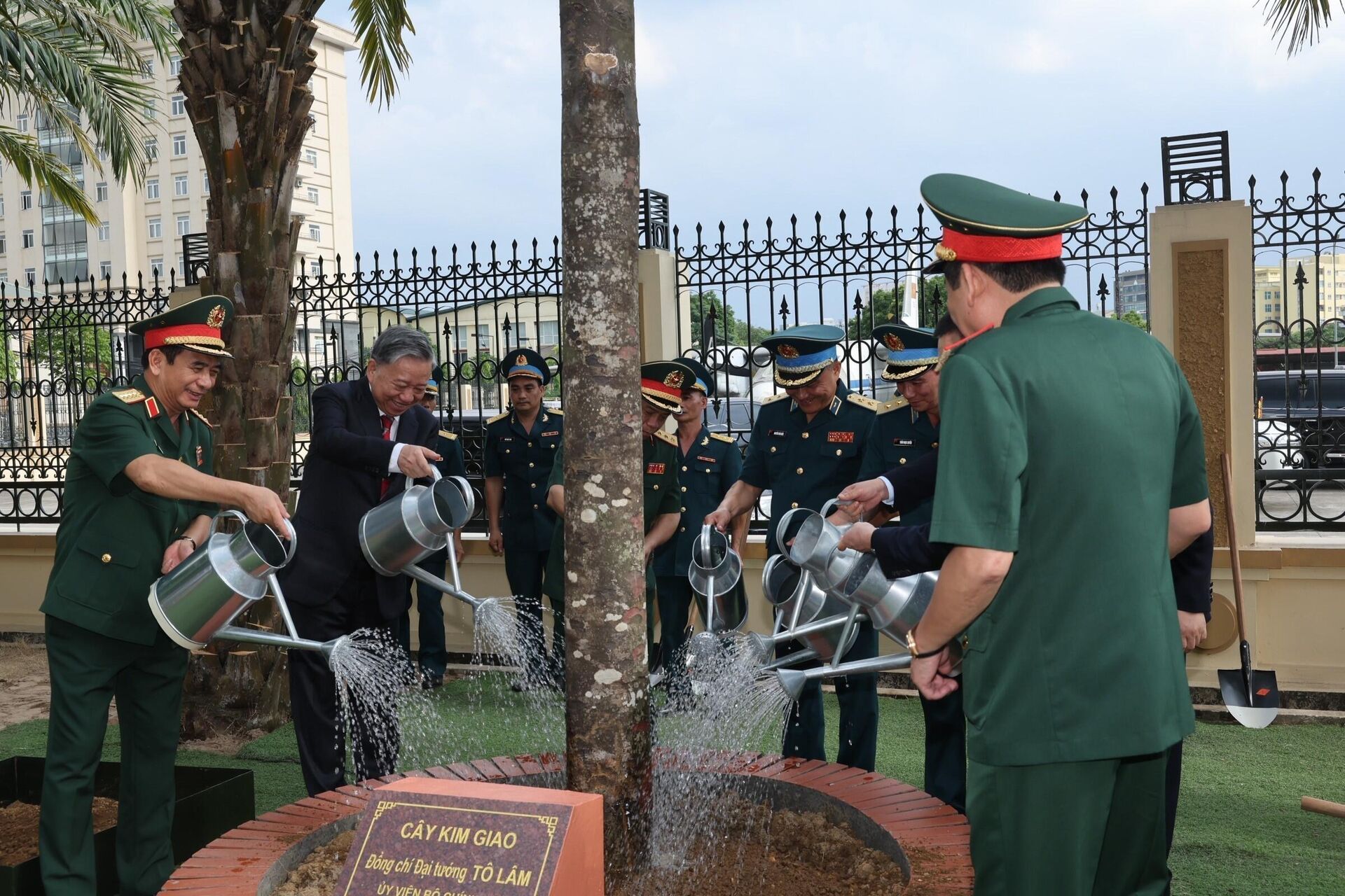 Chủ tịch nước Tô Lâm thăm và làm việc tại Bộ Tư lệnh Quân chủng Phòng không-Không quân - Sputnik Việt Nam, 1920, 03.06.2024