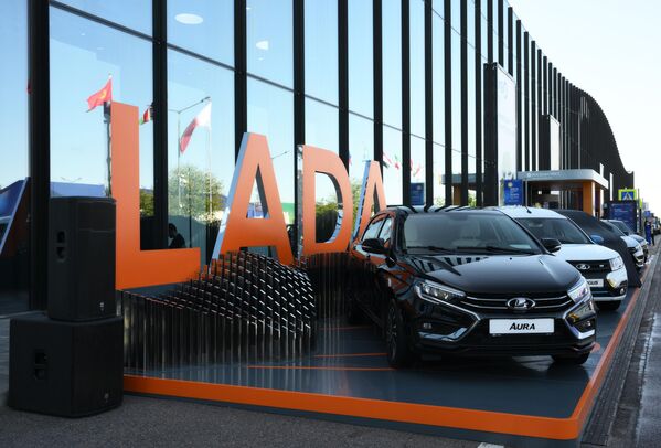 Giàn hàng hãng Lada tại SPIEF 2024 - Sputnik Việt Nam