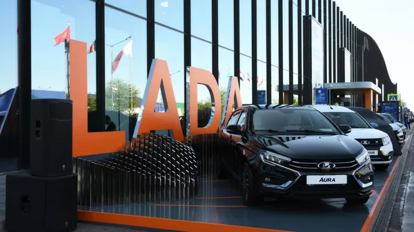 Giàn hàng hãng Lada tại SPIEF 2024 - Sputnik Việt Nam
