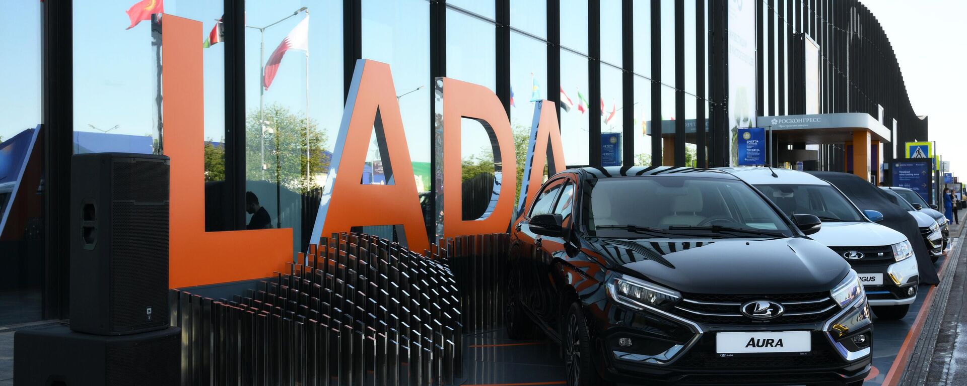 Giàn hàng hãng Lada tại SPIEF 2024 - Sputnik Việt Nam, 1920, 15.05.2025