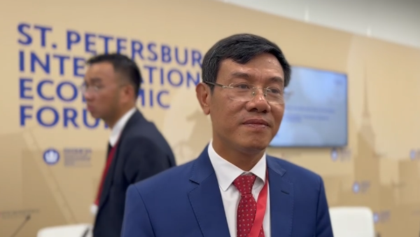 Ông Doãn Anh Thơ cũng đánh giá cao việc tổ chức Diễn đàn Kinh tế Quốc tế Saint Petersburg lần thứ 27 - Sputnik Việt Nam