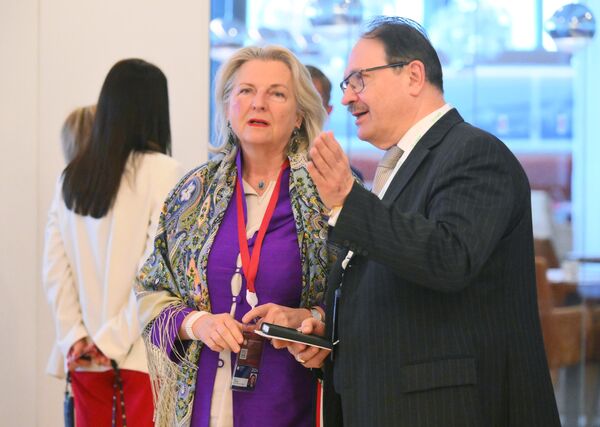 Cựu Ngoại trưởng Cộng hòa Áo Karin Kneissl tại SPIEF 2024 - Sputnik Việt Nam