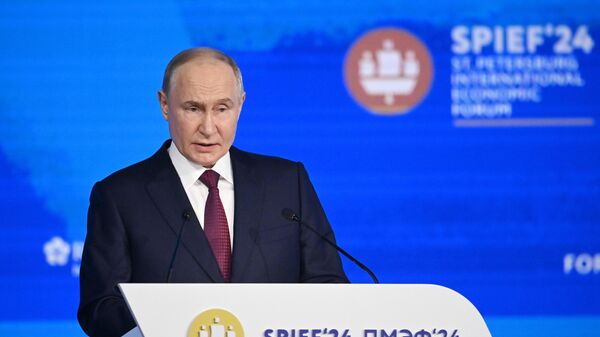 Tổng thống Nga Vladimir Putin tại SPIEF 2024 - Sputnik Việt Nam