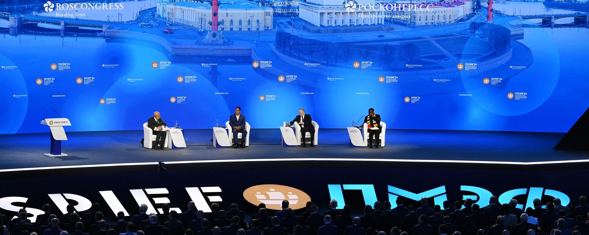 Tổng thống Nga Putin phát biểu tại phiên họp toàn thể SPIEF-2024 - Sputnik Việt Nam, 1920, 10.06.2024