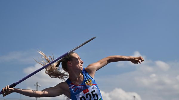 Svetlana Antoshina (Nga) trong môn ném lao ở nội dung thi đấu bảy môn phối hợp nữ tại BRICS Games ở Kazan - Sputnik Việt Nam