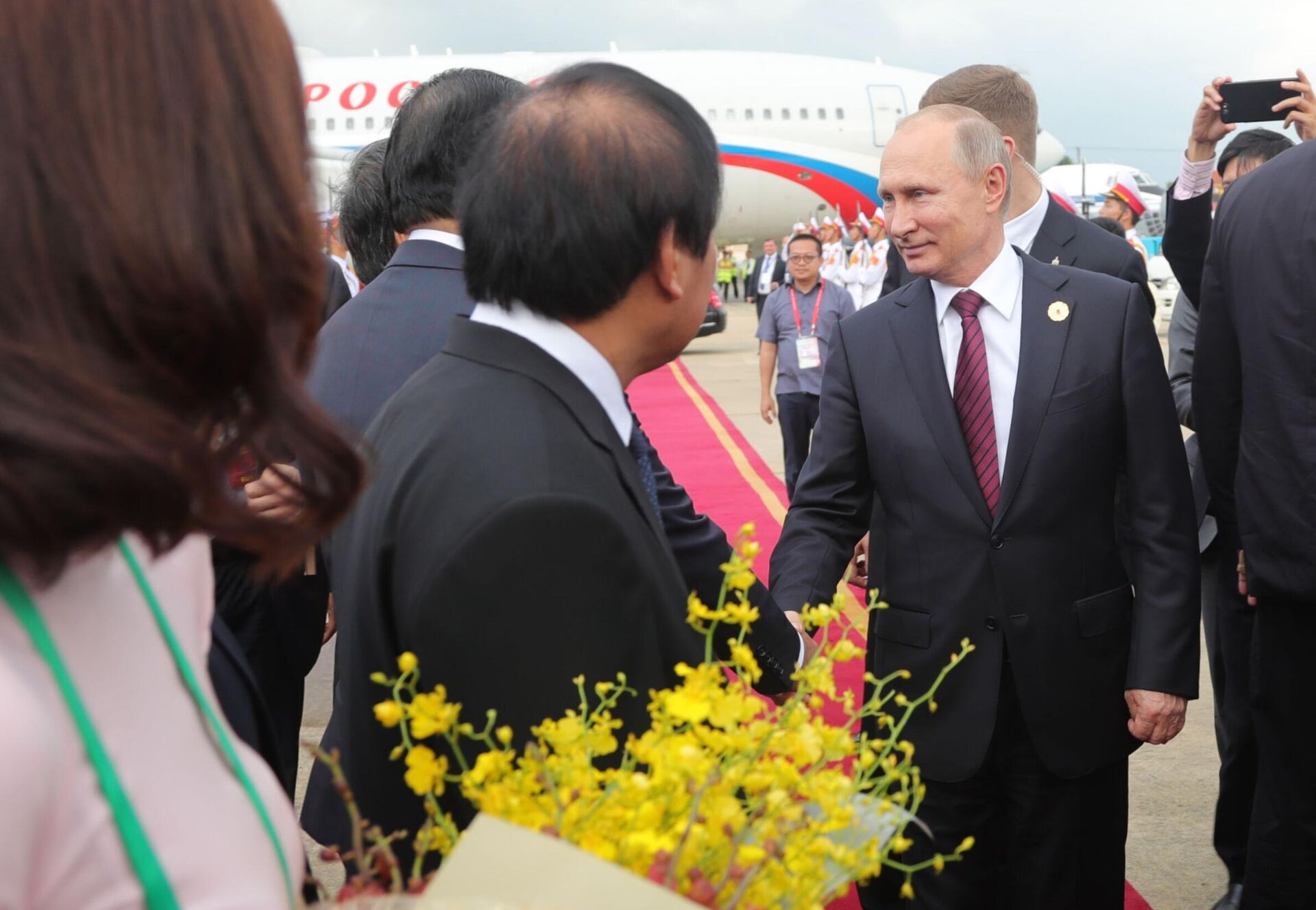 Tổng thống Nga Vladimir Putin tại sân bay Đà Nẵng - Sputnik Việt Nam, 1920, 18.06.2024