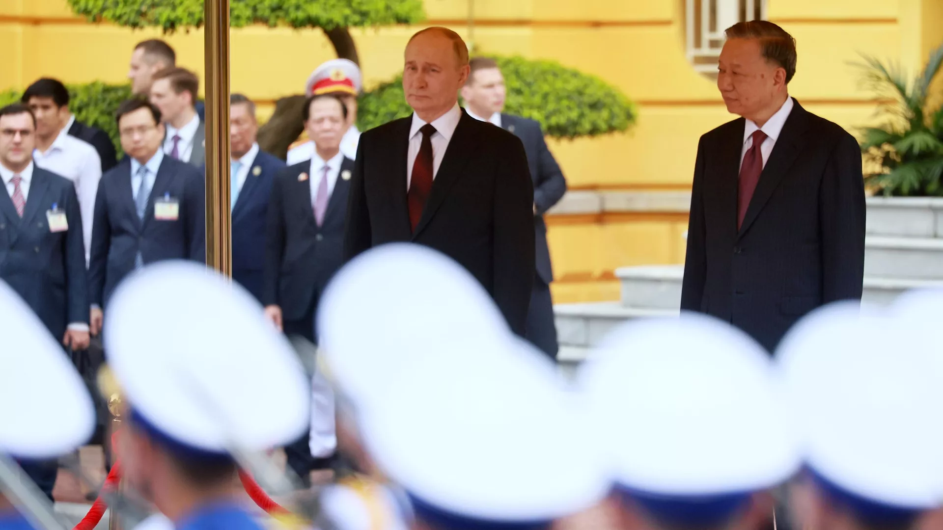 Chủ tịch nước CHXHCN Việt Nam Tô Lâm chủ trì lễ đón chính thức Tổng thống Nga Vladimir Putin Chủ tịch nước CHXHCN Việt Nam Tô Lâm chủ trì lễ đón chính thức Tổng thống Nga Vladimir Putin - Sputnik Việt Nam, 1920, 20.06.2024