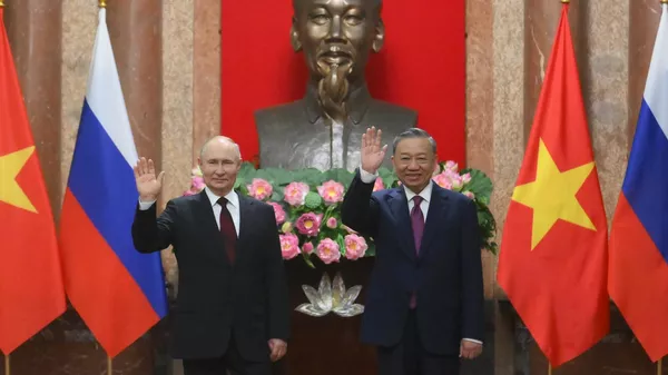  Ngày 20/6/2024. Tổng thống Nga Vladimir Putin và Chủ tịch nước Cộng hòa xã hội chủ nghĩa Việt Nam Tô Lâm (phải) chụp ảnh chung tại Phủ Chủ tịch, Hà Nội - Sputnik Việt Nam