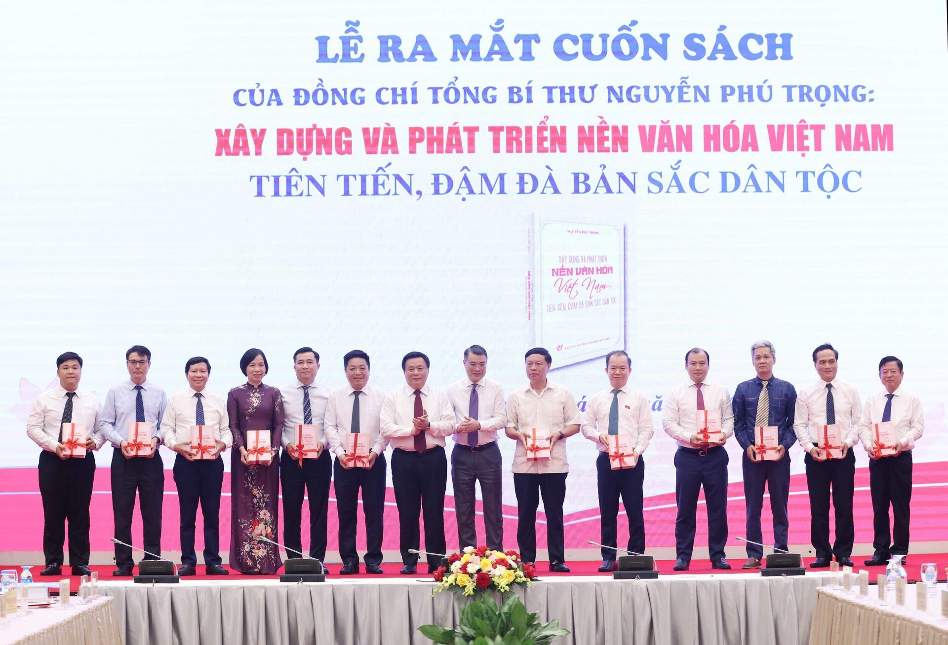 Lễ ra mắt cuốn sách của Đồng chí Tổng Bí thư Nguyễn Phú Trọng “Xây dựng và phát triển nền văn hoá Việt Nam tiên tiến, đậm đà bản sắc dân tộc” - Sputnik Việt Nam, 1920, 21.06.2024