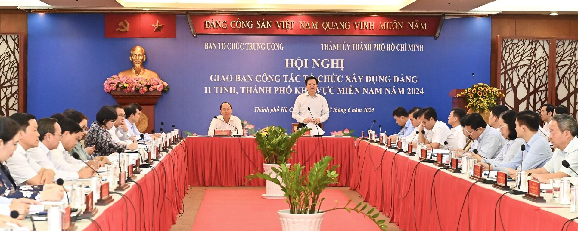 Phó Trưởng ban Thường trực Ban Tổ chức Trung ương Mai Văn Chính phát biểu khai mạc hội nghị. Ảnh: VIỆT DŨNG - Sputnik Việt Nam, 1920, 27.06.2024