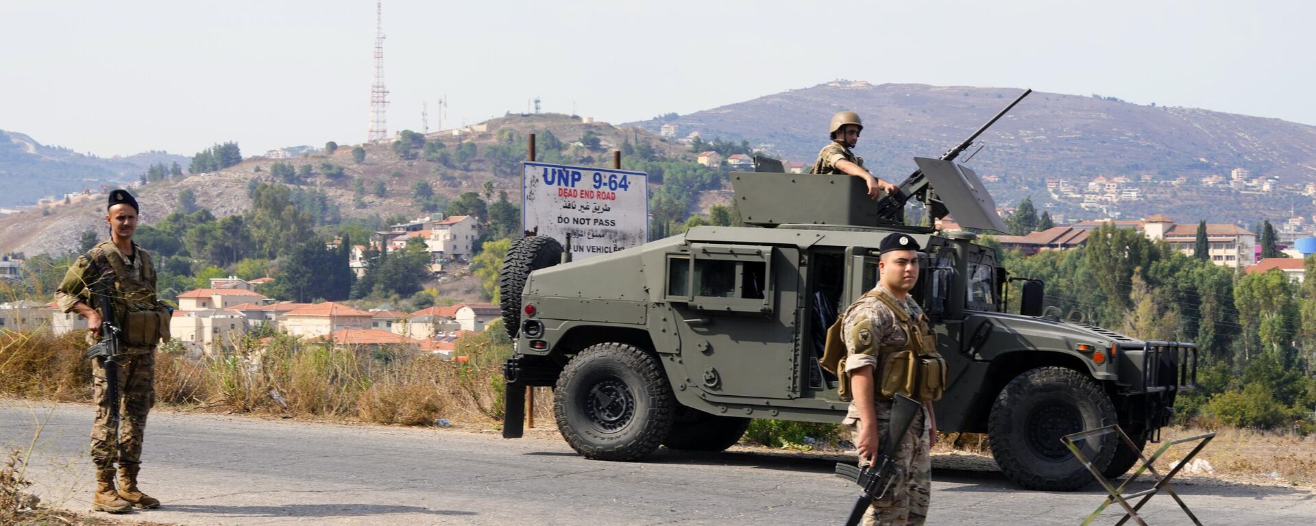 Các thành viên của Quân đội Lebanon tuần tra ở phía Lebanon của biên giới Lebanon-Israel ở ngôi làng phía nam Kfar Qila - Sputnik Việt Nam, 1920, 24.09.2024