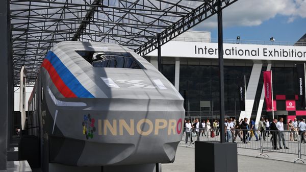 Tại Triển lãm Công nghiệp Quốc tế Innoprom ở Yekaterinburg - Sputnik Việt Nam