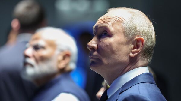 Tổng thống Vladimir Putin và Thủ tướng Ấn Độ Narendra Modi thăm VDNKh - Sputnik Việt Nam