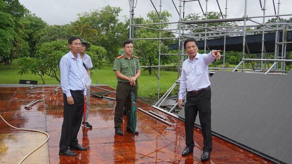 Phó Chủ tịch UBND tỉnh Hoàng Nam kiểm tra công tác chuẩn bị tổ chức chương trình “Vĩ tuyến 17 - Mưu cầu hòa bình” tại Thành cổ Quảng Trị - Sputnik Việt Nam