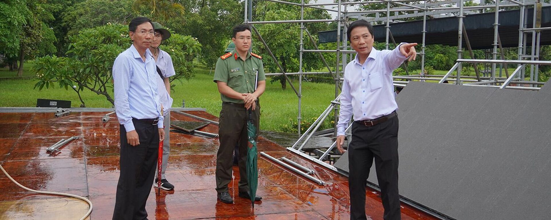 Phó Chủ tịch UBND tỉnh Hoàng Nam kiểm tra công tác chuẩn bị tổ chức chương trình “Vĩ tuyến 17 - Mưu cầu hòa bình” tại Thành cổ Quảng Trị - Sputnik Việt Nam, 1920, 19.07.2024